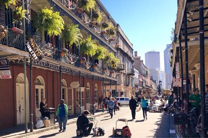 11 Passenger Executive Van: New Orleans Airport or Hotel Transfer - How pickup usually feels: airport handoff to a hotel meet