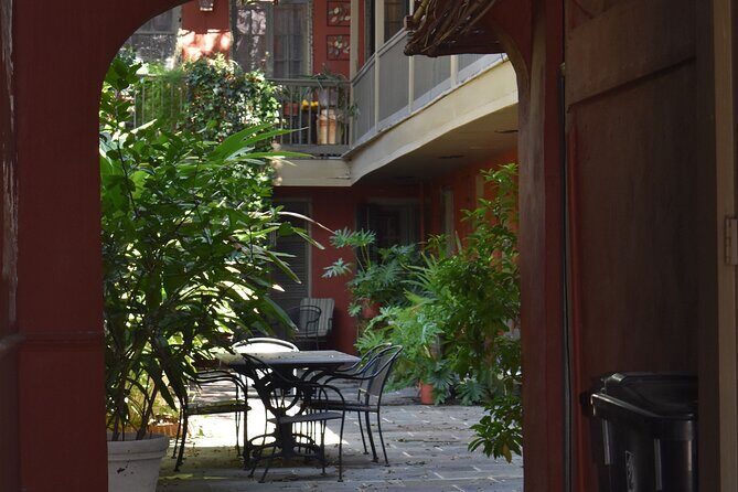 45-Minute French Quarter Highlights Tour in New Orleans - Chartres Street: Architecture, Odd Stories, and Quick Wins