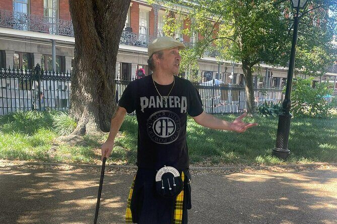 Adults-Only Voodoo History Guided Walking Tour in New Orleans - Conjure New Orleans mid-walk break: a breather that also fits the theme
