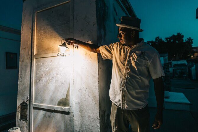 After-Dark Historical Night Tour of St. Louis Cemetery No. 1 - The Guide Factor: Humor, Local Connection, and Clear Storytelling