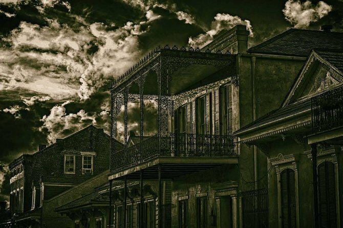 Dark History Tour In New Orleans - Lafitte’s Blacksmith Shop: the mid-tour pause that’s more than a drink stop