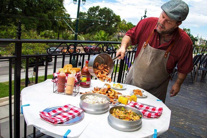 French Quarter Shrimp Boil & Live Music - Live music during dinner: how the show stays part of the meal
