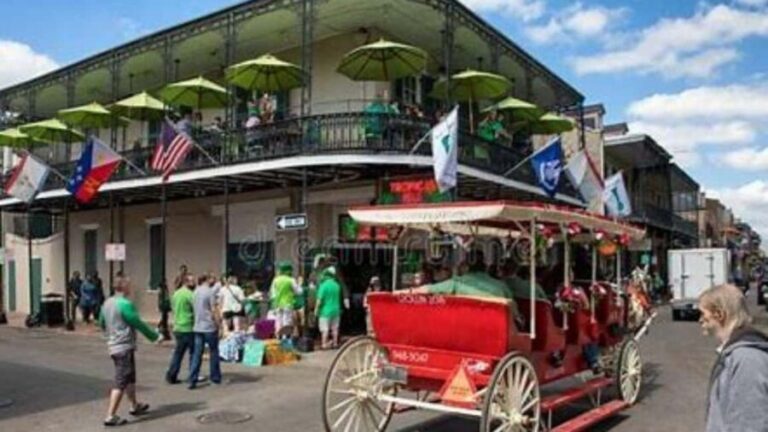 French Quarter Tour with Local Guide and Creole Stories - Meeting at Pirate’s Alley Café: find your guide fast