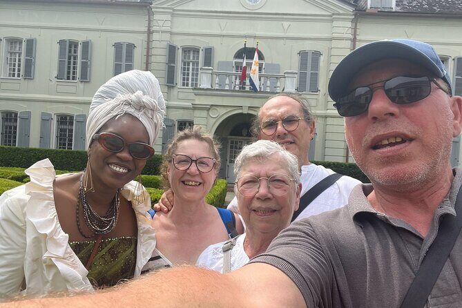 French Quarter Tour with Local Guide and Creole Stories - Meeting at Pirate’s Alley Café: find your guide fast