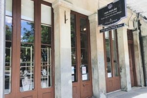 French Quarter Walking Tour With Comp 1850 House Museum Admission - The walking part: how guides make French Quarter streets feel alive