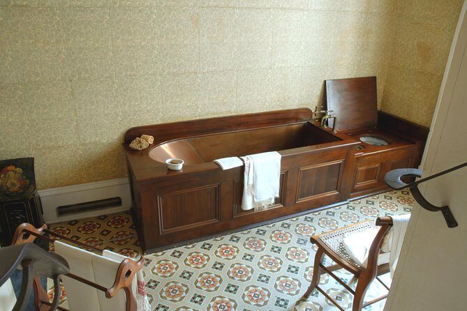 Gallier House Tour in New Orleans - How the guide turns furnishings into stories about wealth and forced labor