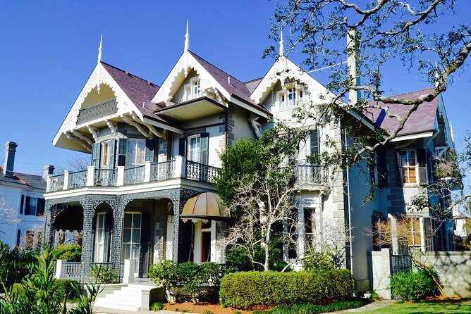 Garden District and Gates of Lafayette Cemetery Walking Tour - Value Check: Is $25 a Good Deal?