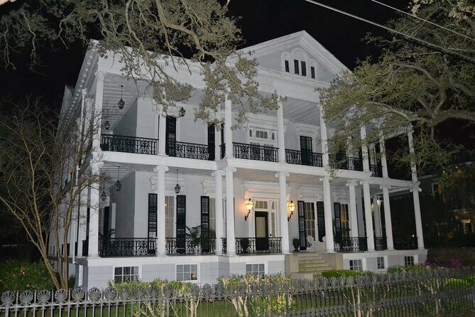 Garden District and Gates of Lafayette Cemetery Walking Tour - Start Line at the Garden District Book Shop: Why the Meeting Point Matters