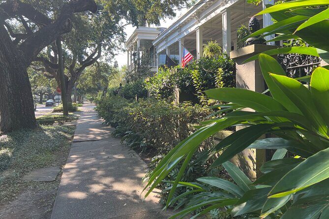 Garden District Architecture Walking Tour in New Orleans - Price and value: why $20 works (and where it doesn’t)