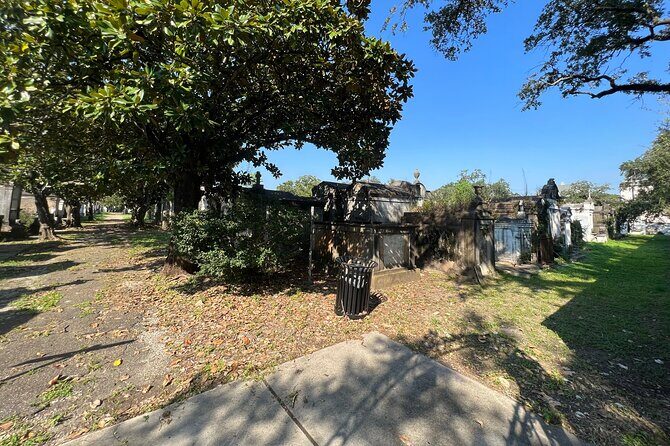 Garden District Architecture Walking Tour in New Orleans - Who should book this Garden District + cemetery tour (and who should pass)