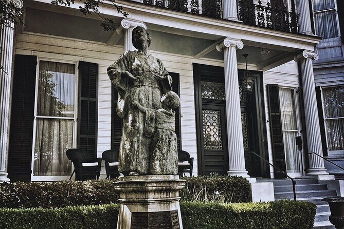 Garden District Celebrities Cemeteries Mansions and Mysteries Walking Tour - 2340 Prytania St (Built 1838): Hurricanes, Wars, and Cold Drafts