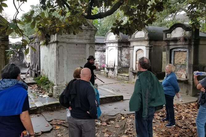 Garden District Home and History Walking Tour - Stop 1: The Women’s Guild Greek Revival Italianate Mansion (1859)