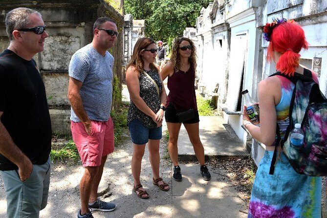 Garden District Secrets and Scandals Tour - Small-Group Energy: The Guides and the Pace