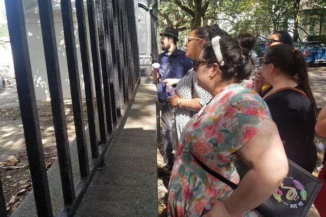 Garden District Secrets and Scandals Tour - The Mid-Tour Break and the Photo Souvenir