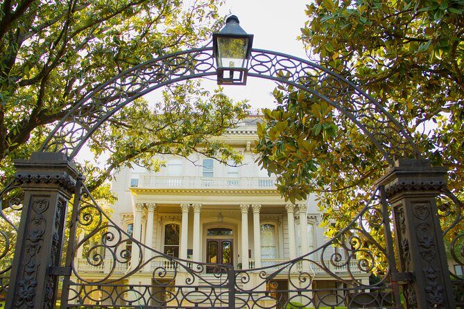 Garden District Secrets and Scandals Tour - Lafayette Cemetery No.1: Gate Views, French-Catholic Roots, and Movie Scenes