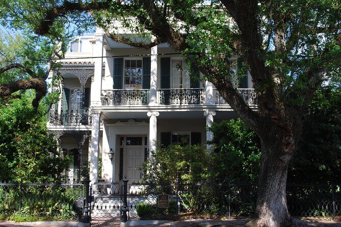 Garden District Tour: Extra-Small Group of Nine or Less - FAQ