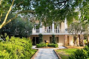 Garden District Walking Tour - Meeting at 2727 Prytania St: easy start, tight route