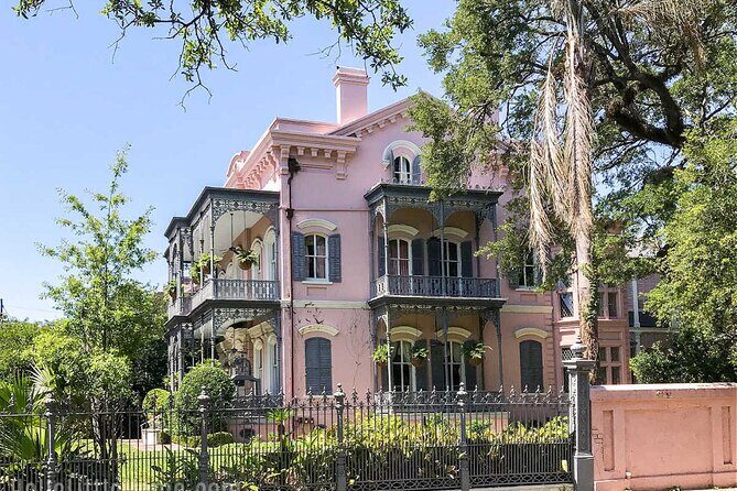 Garden District Walking Tour - Lafayette Cemetery No. 1: burial customs and the iron-gate view