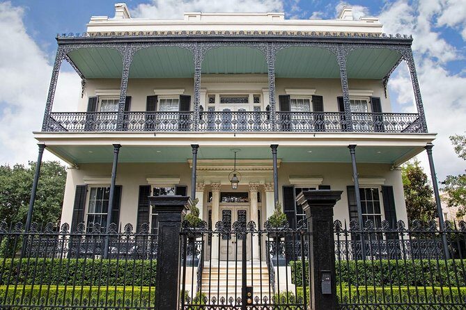 Garden District Walking Tour of New Orleans - Hollywood anecdotes and Civil War clues: why that mix works