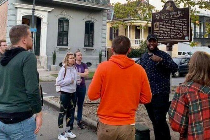 Ghost Tour and Haunted Pub Crawl Party with Free Shot - A two-hour ghost tour that’s really a pub crawl