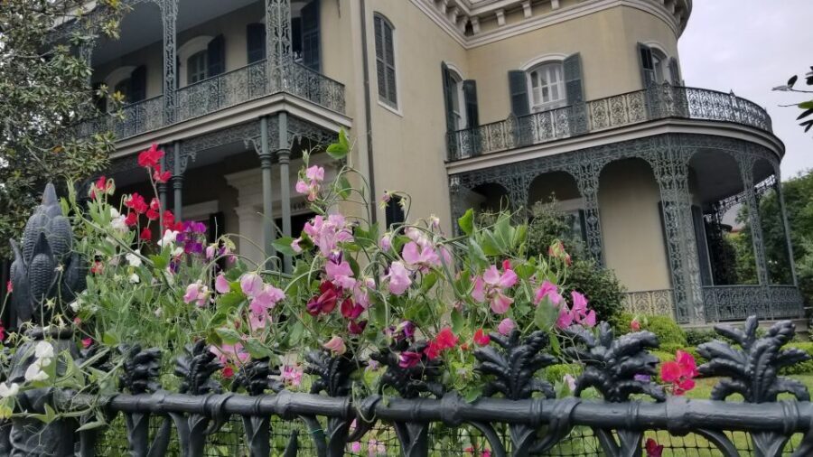 Glamorous Garden District Tour - Famous residents and movie/TV locations you can spot in real streets