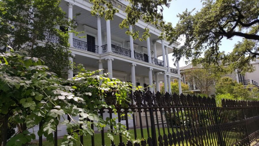 Glamorous Garden District Tour - Timing, meeting point, and what to wear for a 2-hour stroll