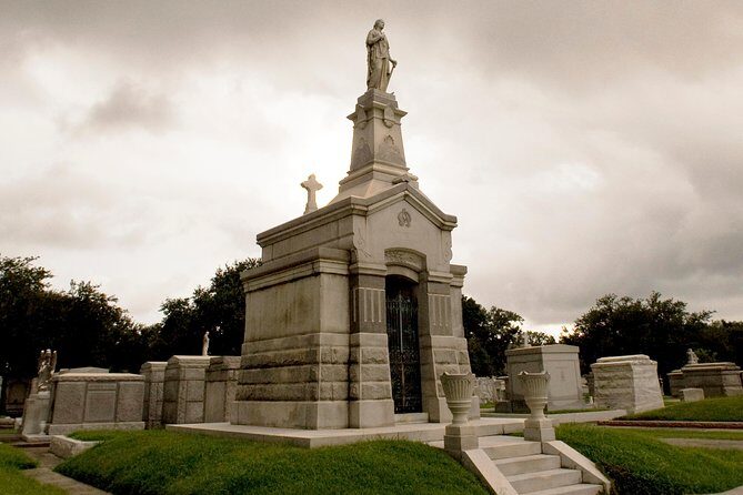 Historic Metairie Cemetery Walking Tour by Save Our Cemeteries - Stop 1: Lake Lawn Metairie Funeral Home & Cemeteries