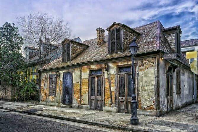La Vie NOLA: Private City Tour of New Orleans - Lake Lawn Metairie: Cemetery Visits With Context (Not Just Names)