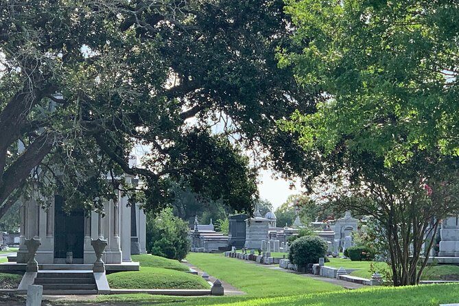 La Vie NOLA: Private City Tour of New Orleans - Audubon Park, Uptown Views, and the University Pass-By