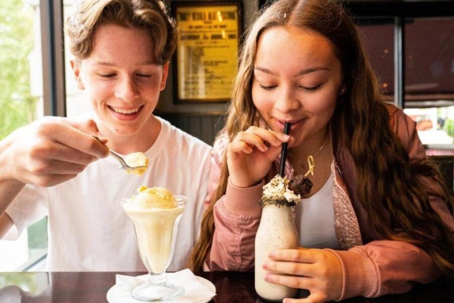 Meal at the Hard Rock Cafe New Orleans - Rock Shop strategy: use the included gift without overspending