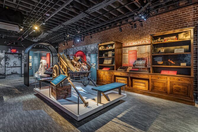 Museum of the Southern Jewish Experience in New Orleans - The museum flow: permanent galleries, temporary exhibits, and a self-paced route