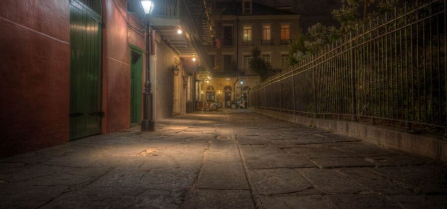 New Orleans: 1.5-Hour Infamous Women Night Tour - Key things you’ll notice on this night tour