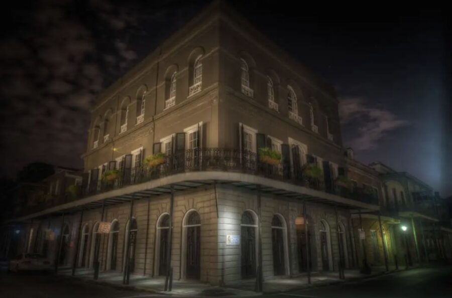 New Orleans: 1.5-Hour Infamous Women Night Tour - A French Quarter night walk built for story lovers