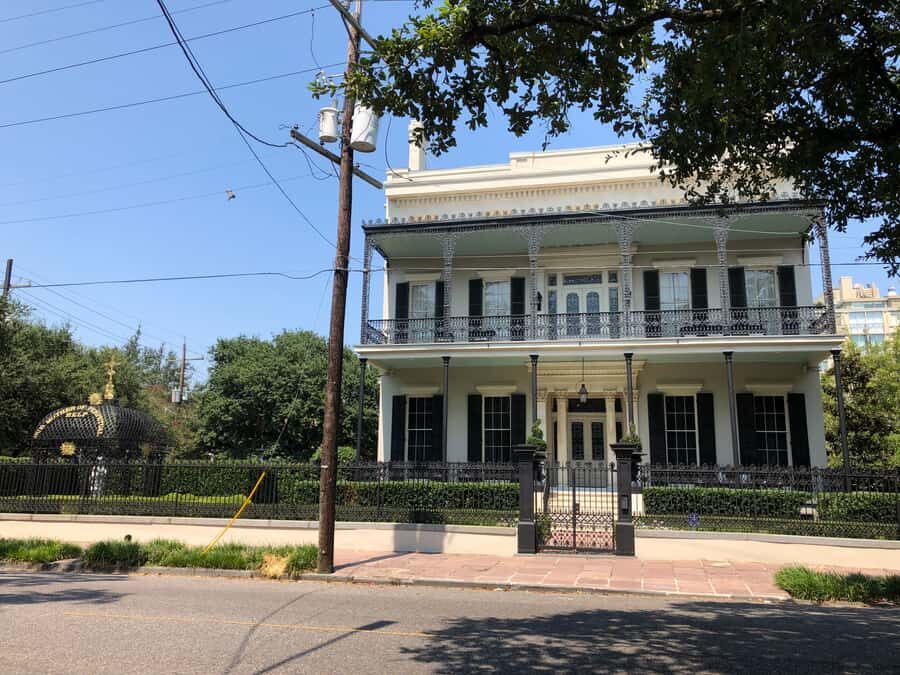 New Orleans: 2-Hour Homes of the Rich & Famous Walking Tour - Comfort Notes: Sidewalks, Weather, and What to Wear