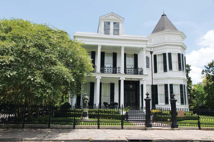 New Orleans: 2-Hour Homes of the Rich & Famous Walking Tour - Live Oaks and Garden Vibes: The Neighborhood Looks Better Up Close
