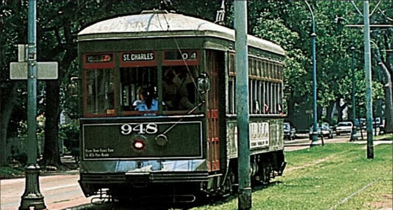 New Orleans: 2-Hour Homes of the Rich & Famous Walking Tour - Two Hours of Walking: What the Pace Really Means