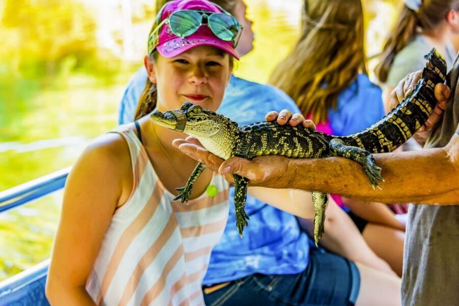 New Orleans: Bayou Swamp Tour and Oak Alley Plantation Tour - The Gift Shop Break at Cajun Pride: Use the Time Smart