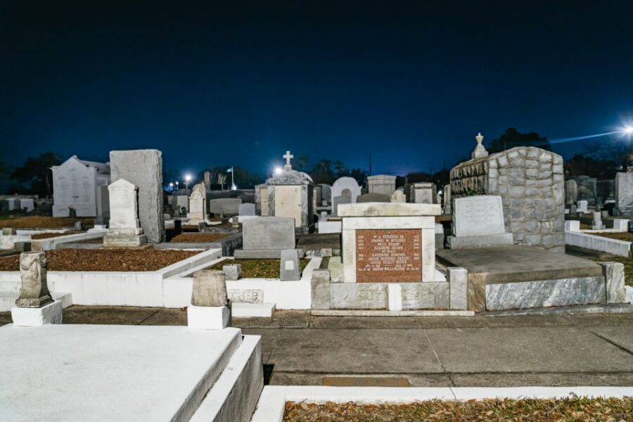 New Orleans: Cemetery Bus Tour At Dark with Exclusive Access - Morning Call Coffee Stand stop: a 15-minute reset before the last sights