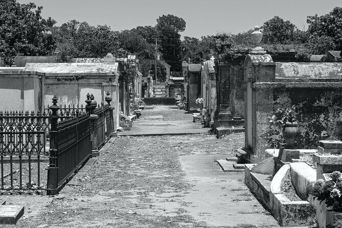 New Orleans Cemetery Bus Tour with Exclusive Cemetery Access - How long it takes and what the pace feels like