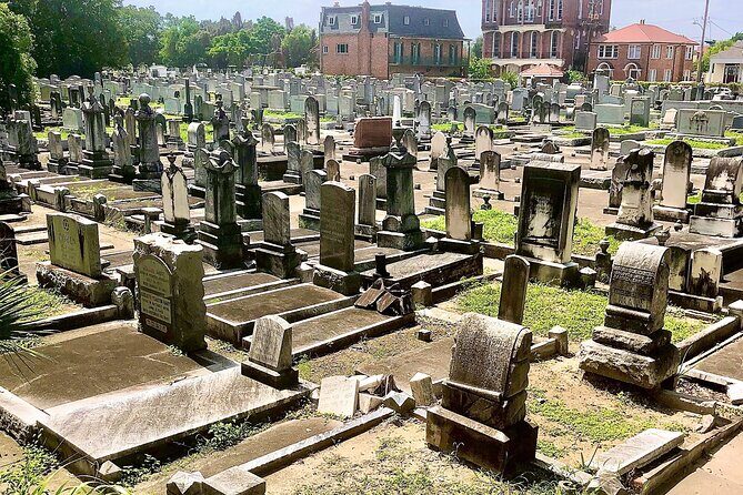New Orleans Cemetery Walking Tour - Why New Orleans buries above ground (and what you’ll notice first)