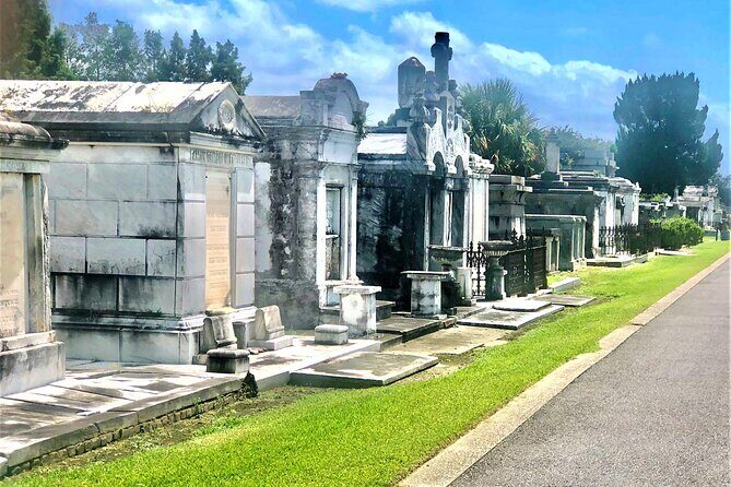New Orleans Cemetery Walking Tour - Licensed guide access: the difference between a cemetery tour and a cemetery tour