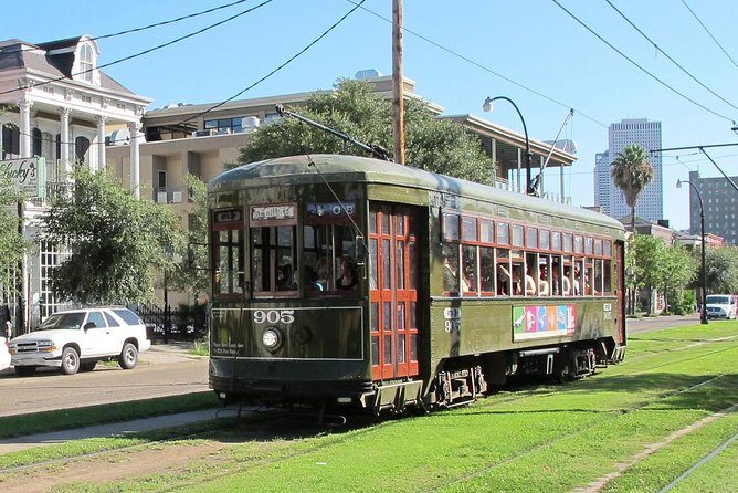 New Orleans City and Cemetery 2-Hour Bus Tour - Café du Monde Beignets: Easy Fuel and a Bathroom Stop