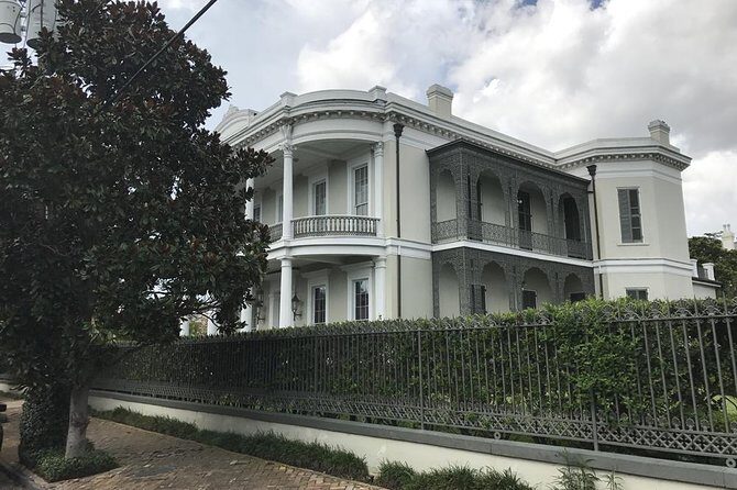 New Orleans City and Cemetery 2-Hour Bus Tour - Settling In on the Air-Conditioned Bus Route