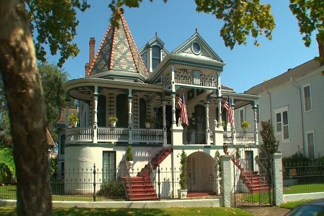 New Orleans City and Cemetery Bus Tour - Guides: licensed locals who mix humor with real details