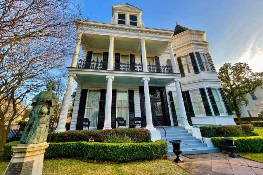 New Orleans: City and Cemetery Bus Tour Garden District Walk - Key things that make this tour worth your $55