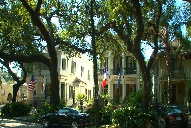 New Orleans City and Cemetery Bus Tour - City Park and the NOMA Sculpture Garden: art break plus beignets