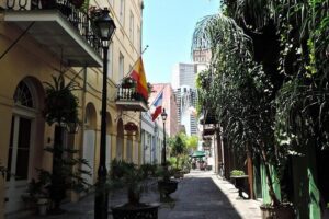 New Orleans City Tour: French Quarter, Garden District & Cemetery - Pickup setup in Downtown New Orleans: how to avoid the common headache