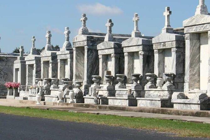 New Orleans City Tour: French Quarter, Garden District & Cemetery - City Park stop: Spanish moss oaks, lagoons, and a breather