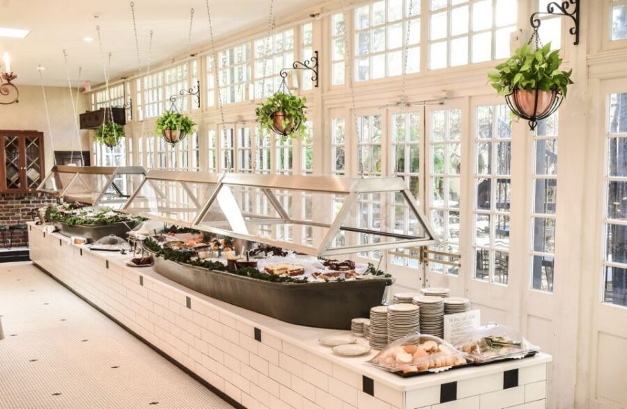 New Orleans: 'Court of Two Sisters' Jazz Brunch Buffet - After 11:30: the buffet shifts into richer lunch plates