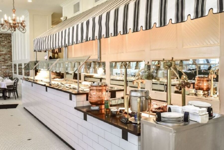New Orleans: 'Court of Two Sisters' Jazz Brunch Buffet - Who this brunch suits best (and who might not love it)